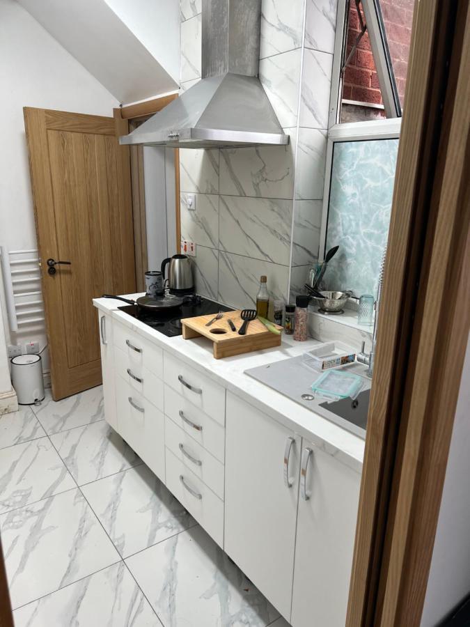 Room In New Flat Walsall Bagian luar foto